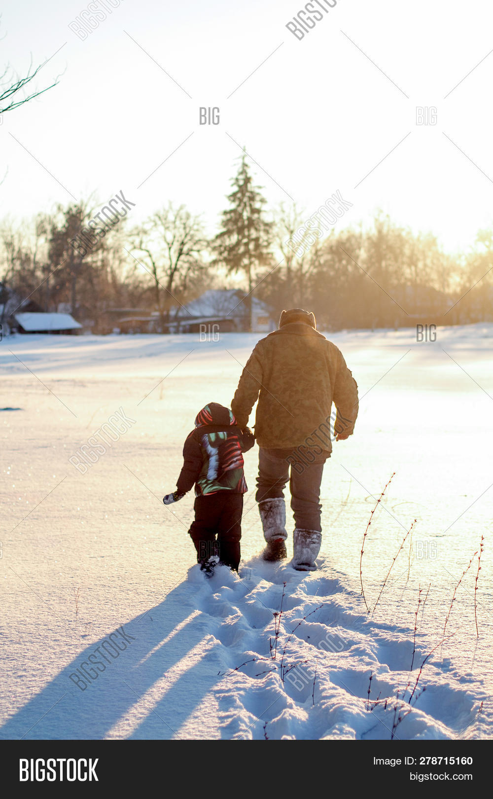 amused,beautiful snow,boy,child,childhood,christmas,cold,countryside,enjoy,enjoyment,family,fresh,fun,granpa,happiness,happy,holidays,joy,kid,landscape,little,liyyle boy,merry,nature,outside,park,people,person,portrait,season,smile,snow,snowfall,snowflake,son,weather,white,winter,wintery,young