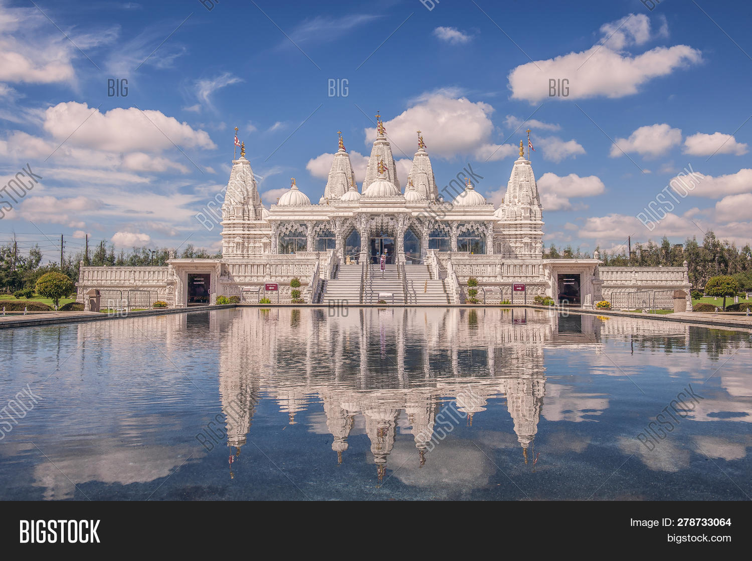 The Baps Shri Swaminarayan Mandir Is A Traditional Hindu Temple ...