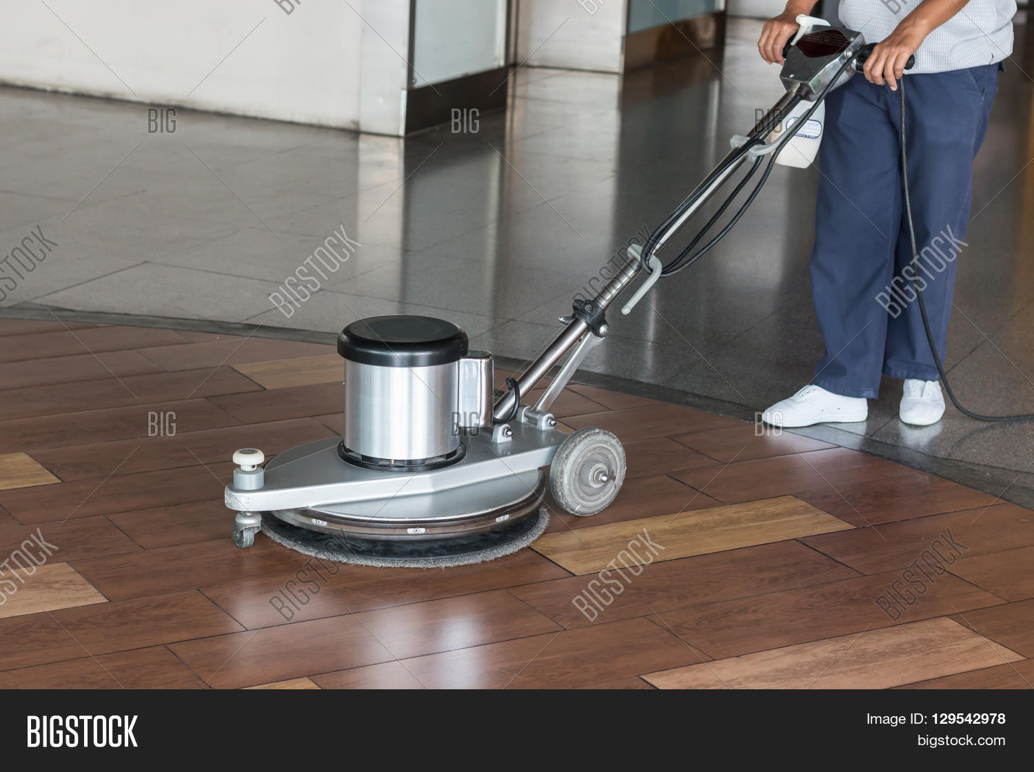 Woman Cleaning The Floor With Polishing Machine 129542978