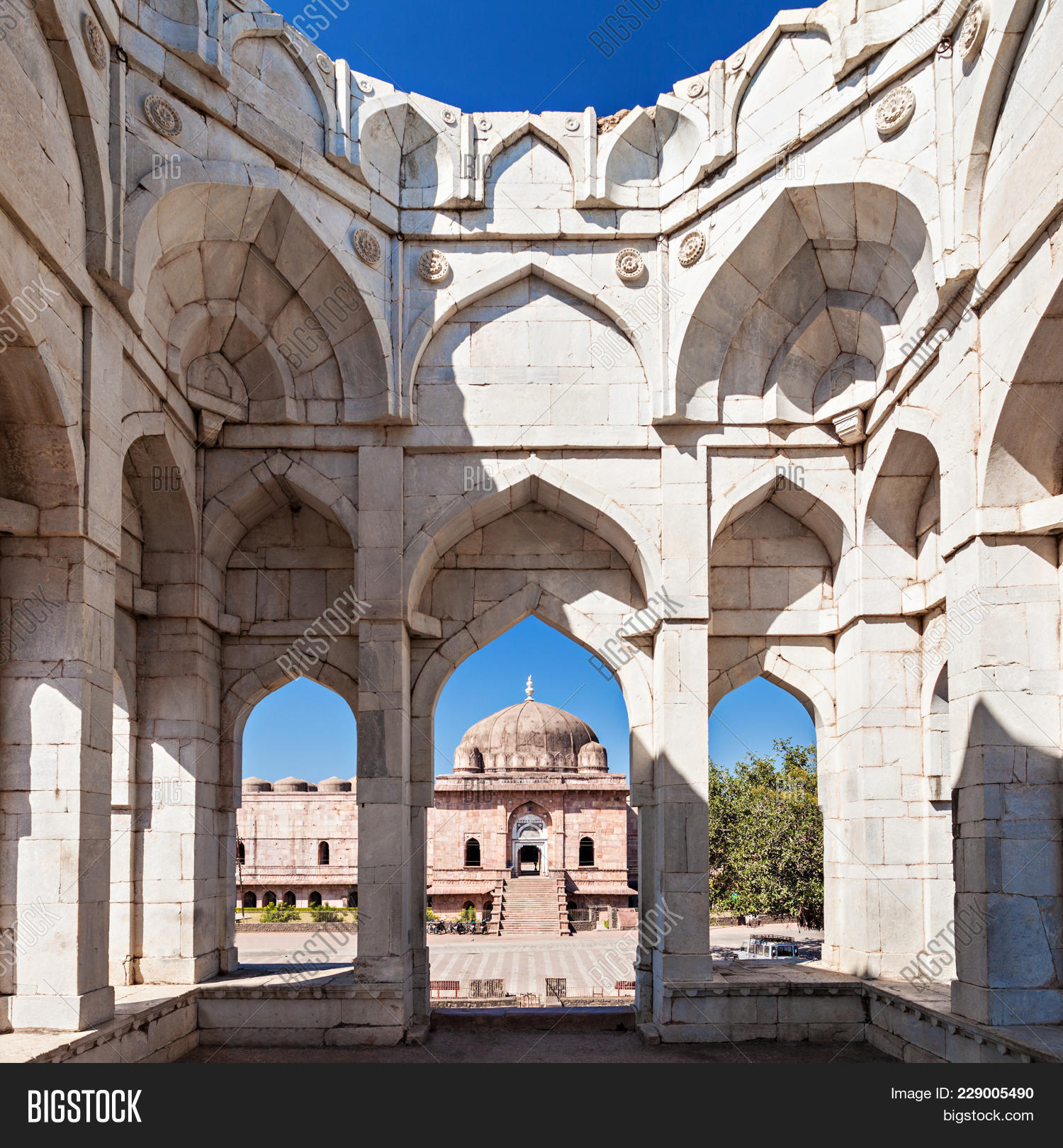 afghan,ancient,arch,architecture,ashrafi,asia,building,culture,dome,enclave,famous,heritage,india,indian,islam,islamic,jahaz,jama,kingdom,landmark,landscape,madhya,mahal,mandu,masjid,monument,mosque,muslim,old,palace,place,pradesh,religion,royal,ruins,tomb,travel