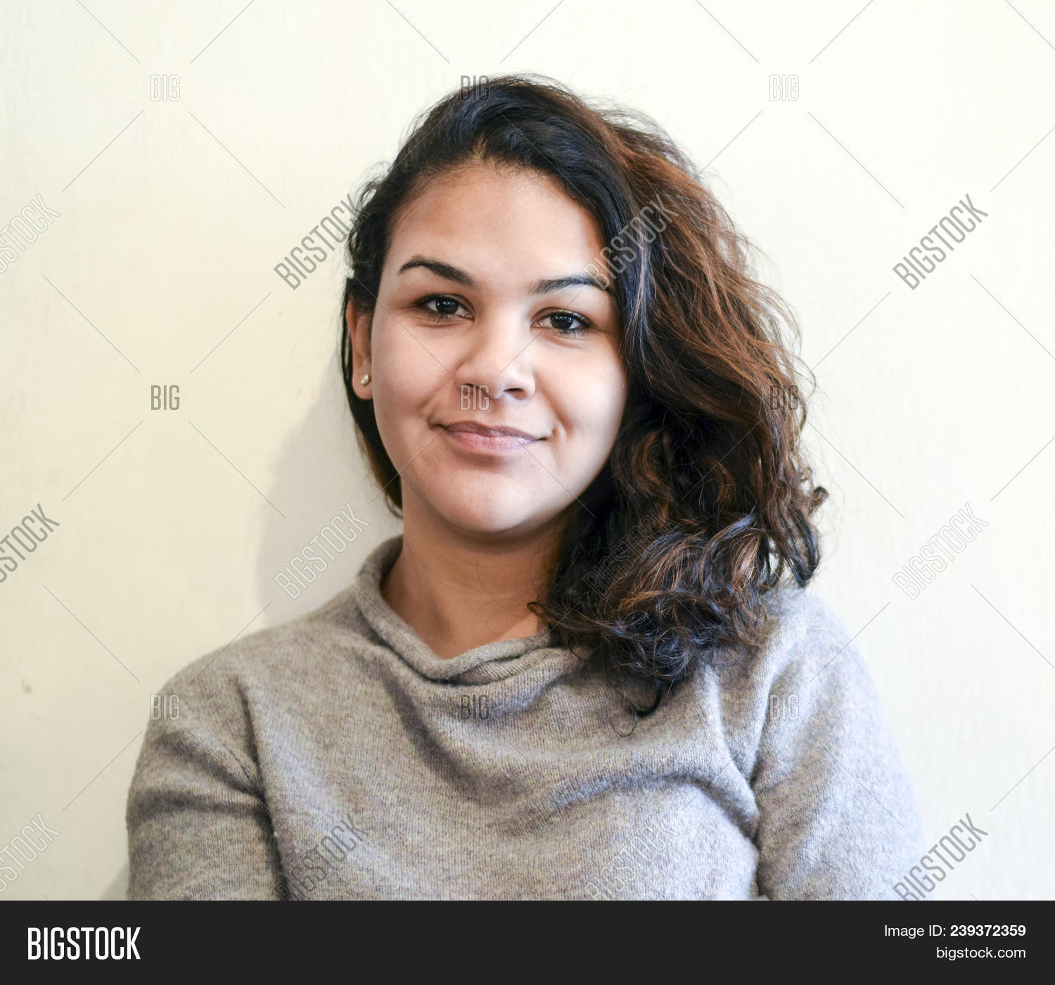 adult,american,attractive,background,beautiful,beauty,brunette,business,businesswoman,casual,cheerful,confident,curly,cute,el,face,fashion,female,girl,guatemalan,hair,happy,head,headshot,hispanic,isolated,lady,latin,latina,latino,looking,mexican,model,people,person,portrait,positive,pretty,salvador,shot,smile,smiling,spanish,strong,studio,successful,wall,woman,women,young