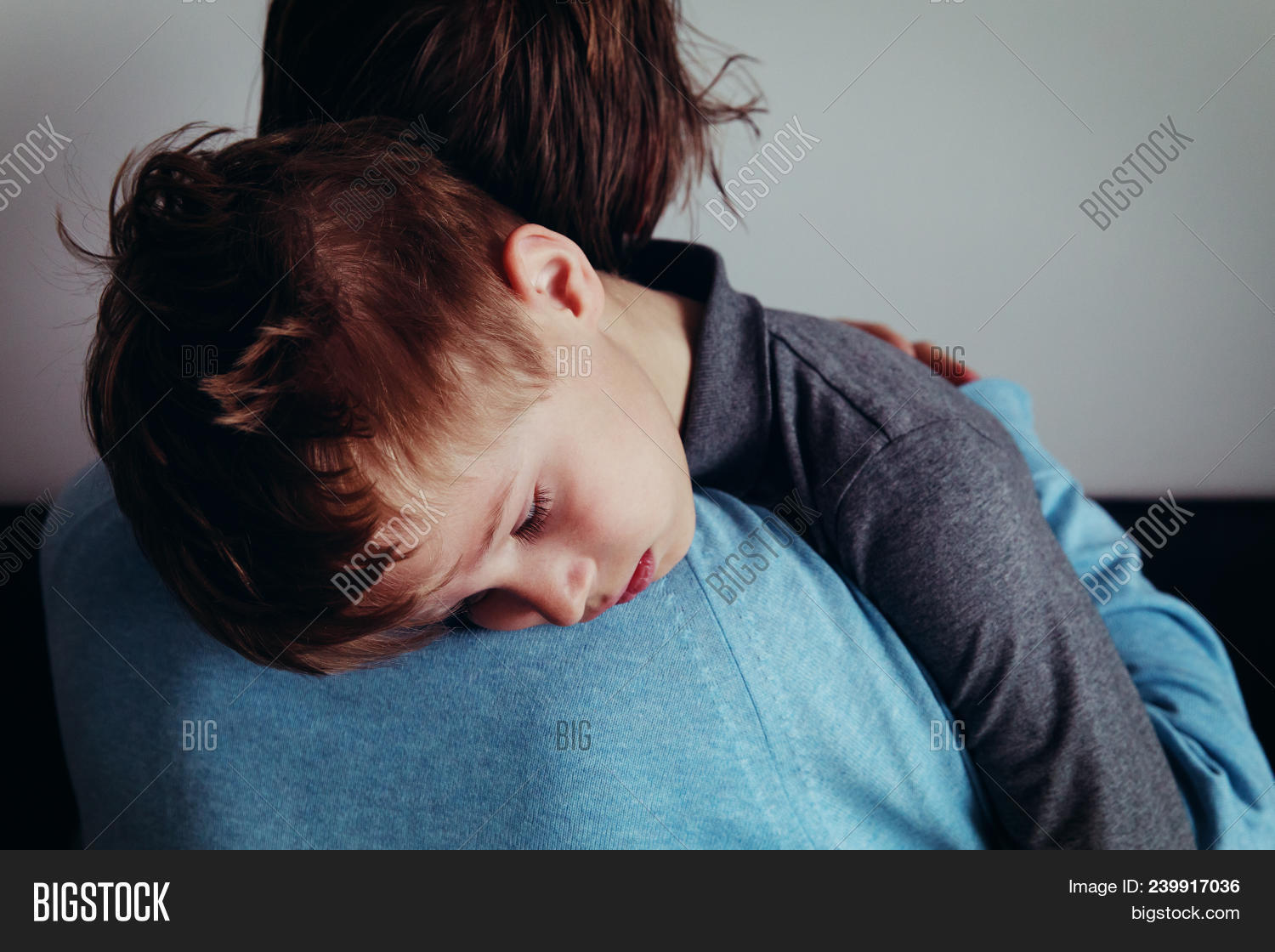 abuse,adult,advise,afraid,baby,boy,child,childhood,comfort,cry,depressed,depression,despair,desperate,emotion,emotional,expression,face,family,father,feeling,grief,grieved,help,hug,little,man,miserable,pain,parenting,people,sad,scared,shout,sincere,son,sorrow,stress,support,tear,together,trust,unhappy,upset,worry