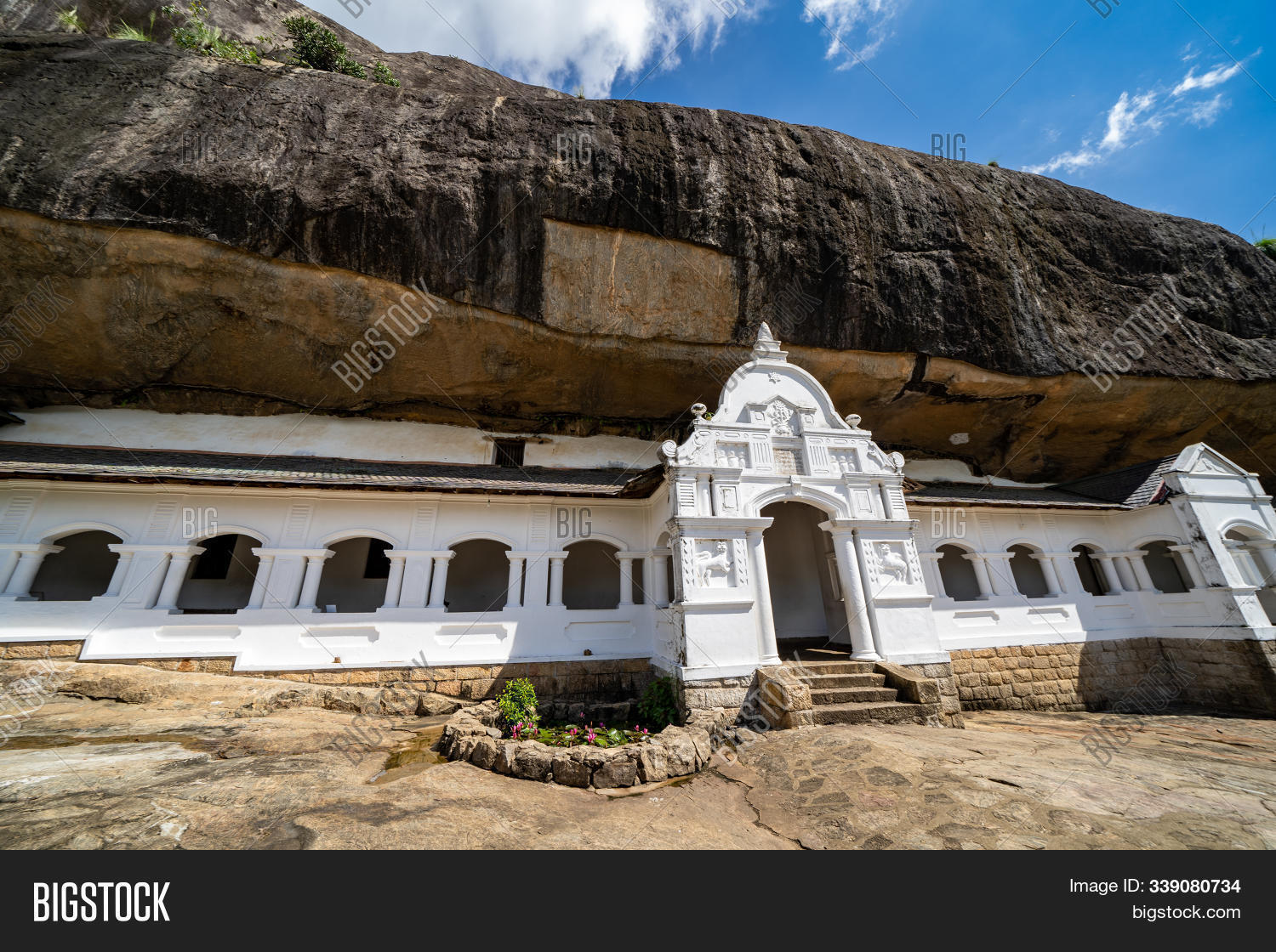 architecture,asia,buddha,buddhism,buddhist,building,cave,central,dambulla,figure,gold,golden,heritage,historical,image,interior,lanka,nobody,of,photography,province,religion,sigiriya,site,south,sri,statue,temple,travel,unesco,world
