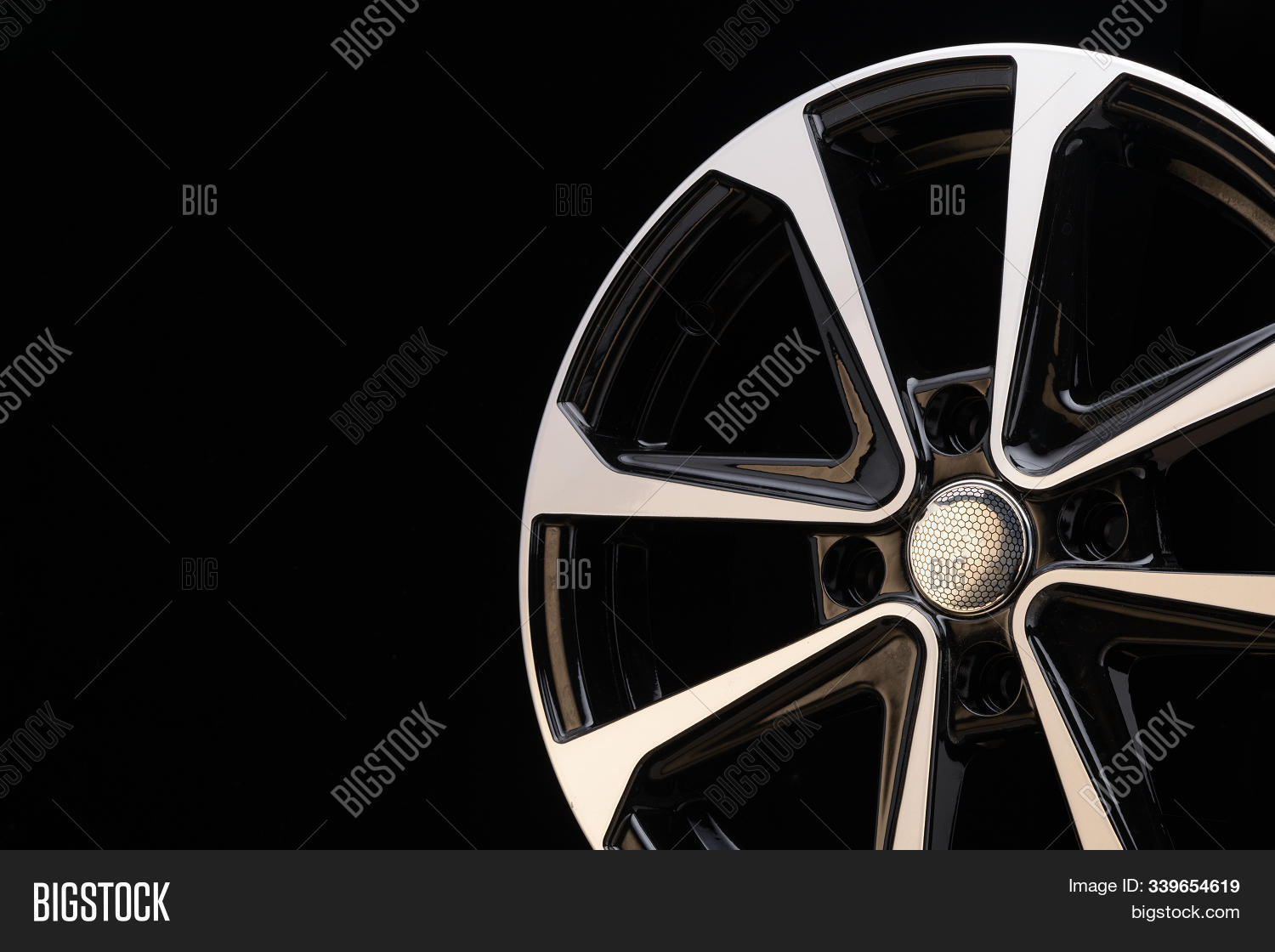 alloy,aluminum,auto,automobile,automotive,background,black,car,cast,circle,closeup,dark,design,disc,drive,expensive,lightweight,luxury,modern,new,rim,shiny,sport,tire,transport,transportation,tyre,vehicle,wheel