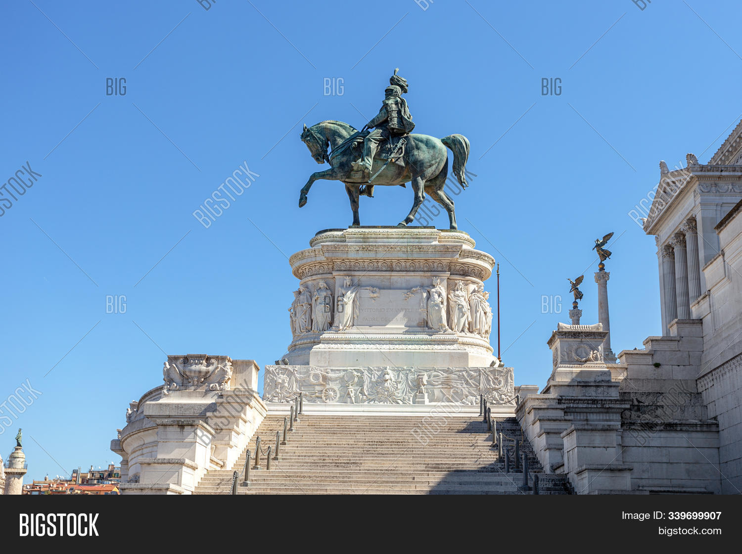 ancient,architecture,art,blue,bronze,building,capitoline,church,city,cityscape,destination,emanuel,emmanuel,equestrian,europe,european,famous,heritage,historical,history,horse,horseman,italian,italy,king,landmark,marble,monument,nobody,old,place,rome,sculpture,sightseeing,sky,square,statue,symbol,tourism,town,travel,urban,venetian,venice,victor,view,vittorio,white