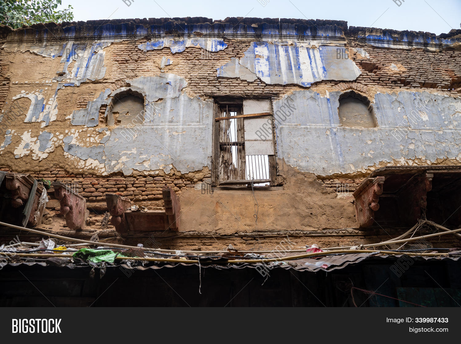 abandoned,aged,aging,alley,ancient,architecture,area,asia,avenue,backdrop,balcony,blue,border,brick,building,built,chain,city,closed,colonial,decaying,decrepit,delhi,dirty,door,doorway,entrance,exposed,frame,front,gate,geography,grunge,hard,india,indian,industrial,ivory,old,palace,quiet,retro,rotting,rusty,safety,space,steel,still,window