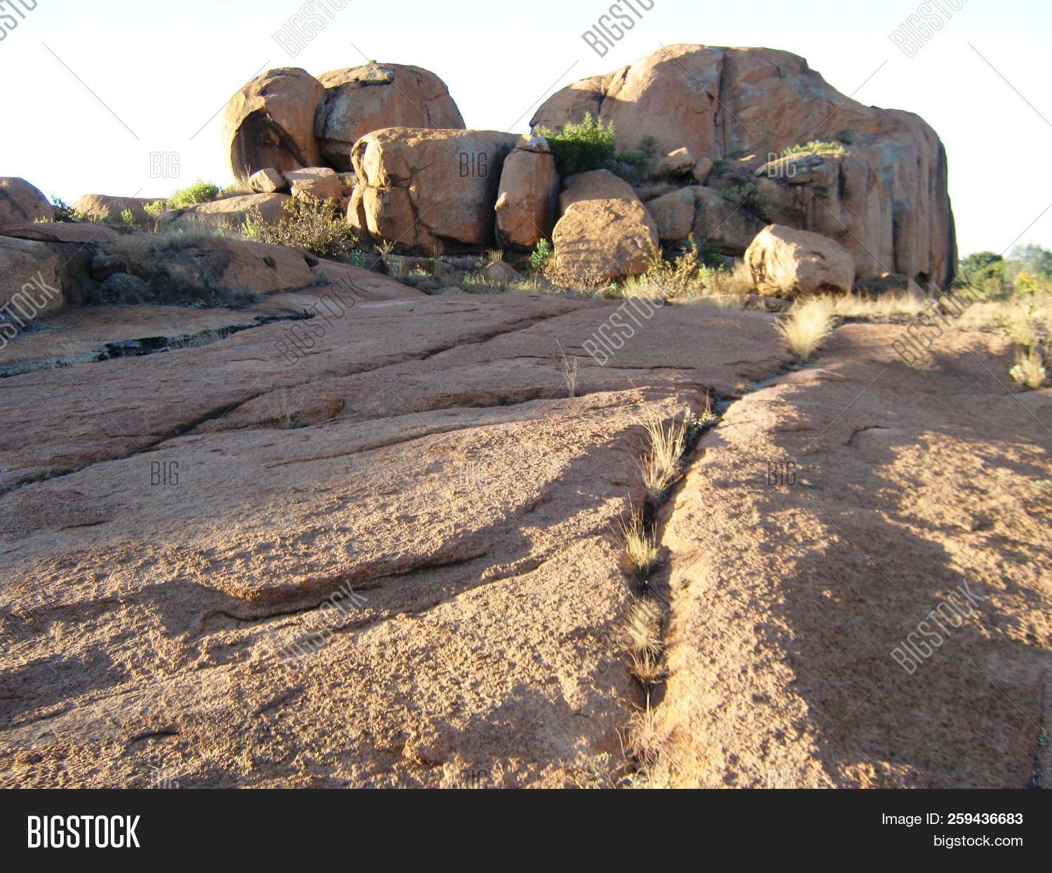 big,boulder,feature,formation,geology,land,landscape,level,natural,nature,object,phenomenon,rock,surface