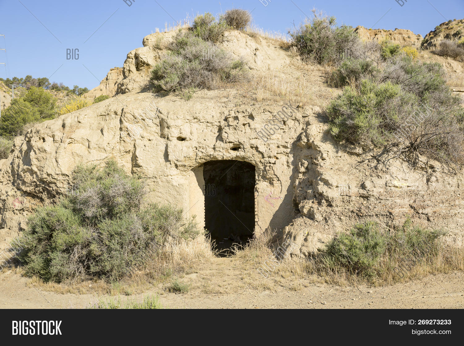 Andalusia,Granada,Guadix,abandoned,accommodation,ancient,architecture,cave,dry,dug,dwelling,entrance,gateway,hill,home,house,hut,landscape,mountain,nature,prehistoric,rural,rustic,street,summer,tourism,troglodyte