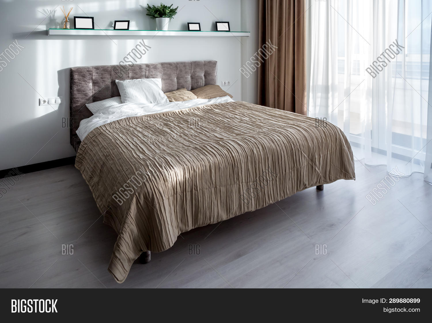 accommodation,apartment,architecture,bed,bedding,bedroom,bedsheet,bedside,classic,comfort,comfortable,condo,contemporary,cozy,decorative,design,domestic,double,elegance,elegant,expensive,flat,furniture,headboard,home,hotel,house,indoor,interior,lifestyle,living,loft,mattress,modern,morning,panoramic,pastel,penthouse,photo,pillow,resort,room,sleep,trendy,veil,wide,window