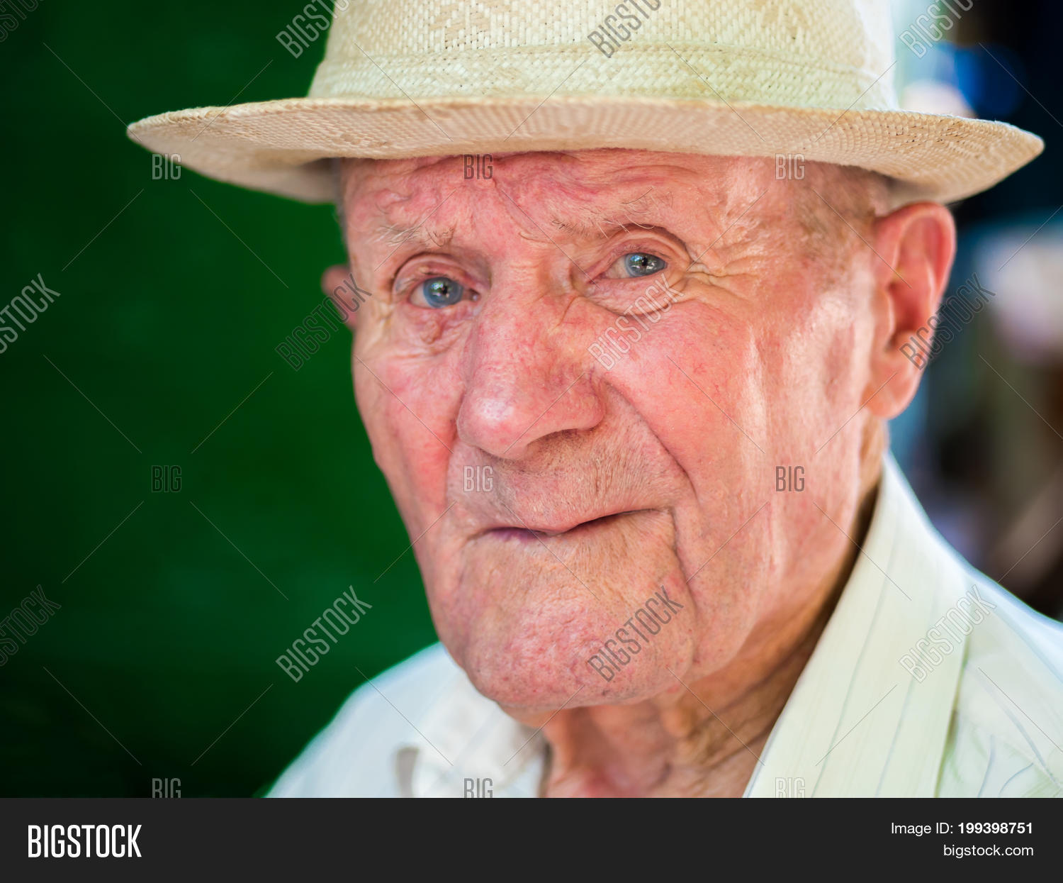 2040,70s,adult,ancient,background,business,businessman,casual,caucasian,citizen,elder,elderly,expression,face,family,friendly,fun,glasses,grandfather,grandpa,grandparent,green,handsome,happiness,happy,human,laughing,lifestyle,male,man,mature,maturity,men,old,older,outdoor,people,person,portrait,retirement,senior,sight,smile,smiling,successful,technology,trees,twopeople,white